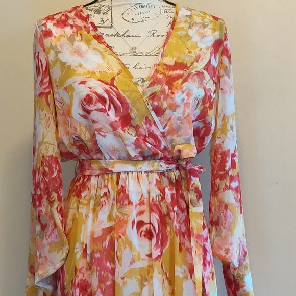 kate and Lily Dresses & Skirts - Kate and Lily floral maxi dress.